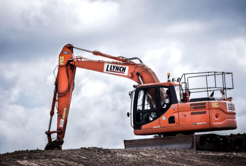 The Benefits of Renting Heavy-Duty Equipment vs. Buying