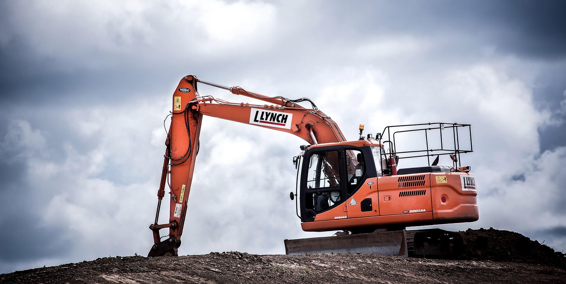 The Benefits of Renting Heavy-Duty Equipment vs. Buying